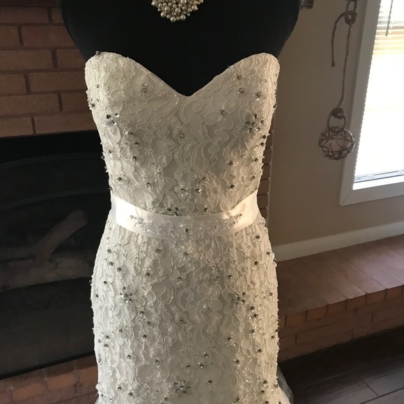 WEDDING DRESS - Picture 4 of 8